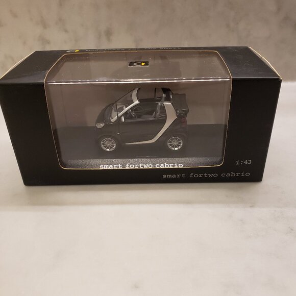 Diecast Car 1/43 Smart Fortwo Cabrio Deep Black Dealer Model Car - Picture 1 of 7